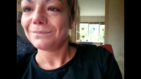 Snapshot of laraa333 chatting on September 18, 2025, 7:21 am Little online show from September 18, 2025, 7:21 am