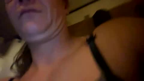 Snapshot of laraa333 chatting on September 29, 2025, 10:47 pm Little online show from September 29, 2025, 10:47 pm