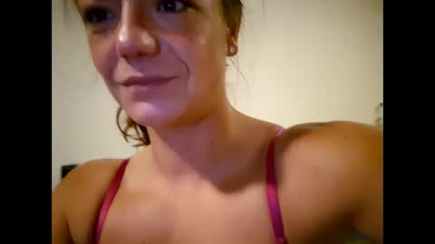 Snapshot of laraa333 chatting on October 28, 2025, 2:59 am Little online show from October 28, 2025, 2:59 am