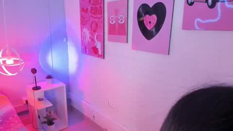 lara online show from September 25, 2025, 3:54 am