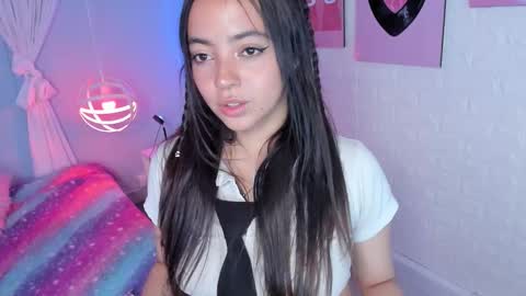 lara online show from September 26, 2025, 3:32 am