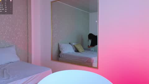 Lara  online show from February 6, 2025, 6:13 pm