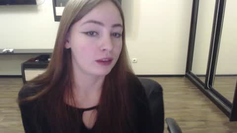 Laralianna online show from December 9, 2024, 4:37 pm