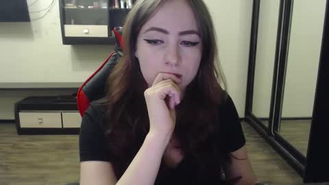 Laralianna online show from February 25, 2025, 4:00 pm