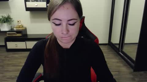 Laralianna online show from September 16, 2025, 1:56 pm