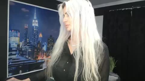 laras_moans online show from December 12, 2024, 8:47 am