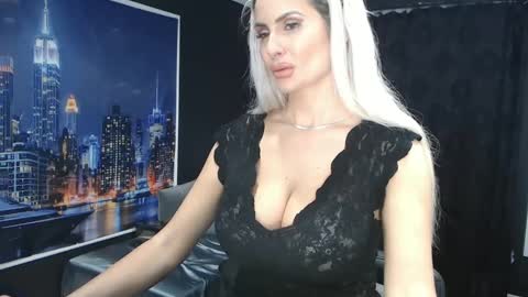 laras_moans online show from January 1, 2025, 2:42 pm