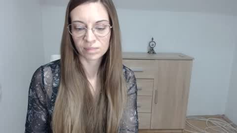 larawinters online show from February 9, 2025, 4:40 pm