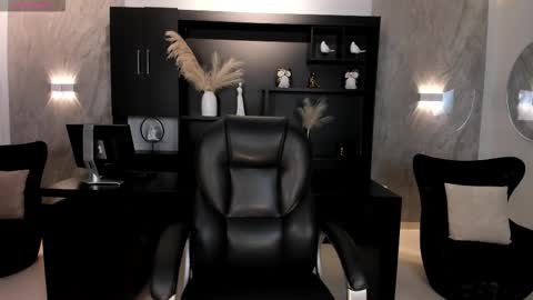 Larisa Smirnov online show from January 18, 2026, 3:43 am