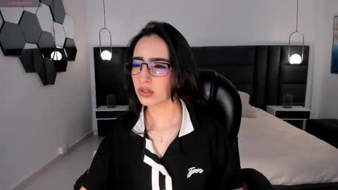 Larisa Smirnov online show from February 1, 2026, 3:27 am