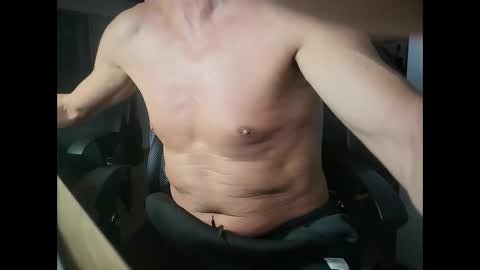 Snapshot of larop49 chatting on May 4, 2026, 7:32 pm Larop49 online show from May 4, 2026, 7:32 pm