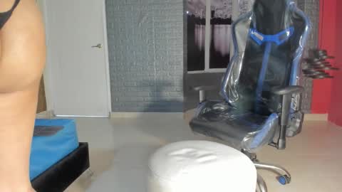       online show from October 23, 2025, 8:40 pm