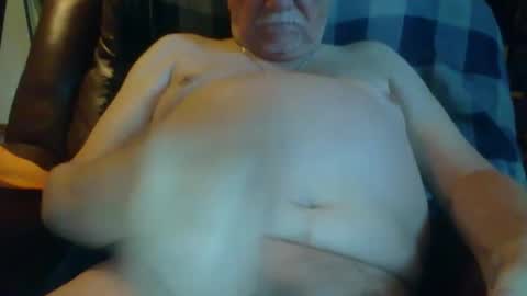 larryw01 online show from September 11, 2025, 3:01 pm