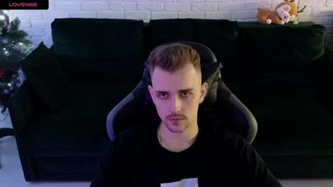 Snapshot of larstar01 chatting on December 30, 2024, 3:36 am Lars online show from December 30, 2024, 3:36 am