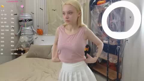 Emilia for my friends Amy online show from November 6, 2025, 1:17 am