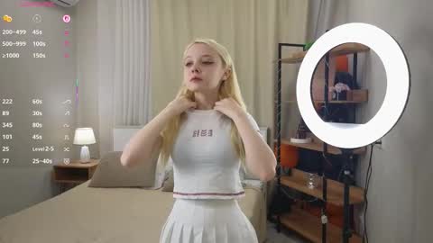 Emilia for my friends Amy online show from November 10, 2025, 1:15 am