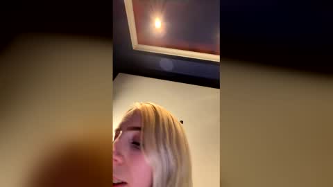 Snapshot of latenightkash chatting on February 16, 2026, 6:31 am Roxy blue online show from February 16, 2026, 6:31 am