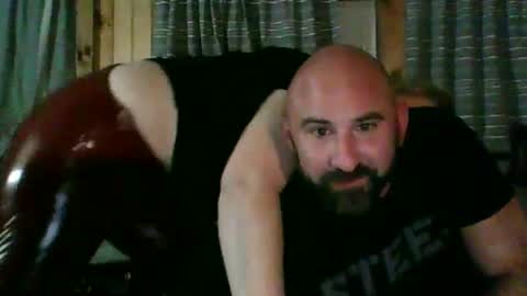 latexcouple2025 online show from September 14, 2025, 2:22 am