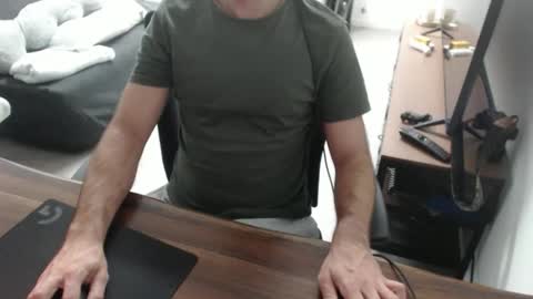 latexdave84 online show from June 5, 2026, 1:17 pm