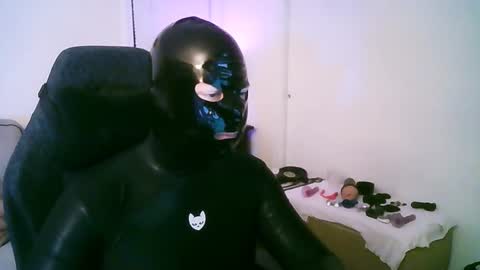 latexminheadroom online show from February 6, 2026, 6:51 am