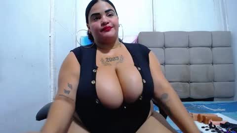 latina_bigboos12 online show from September 26, 2025, 4:27 am