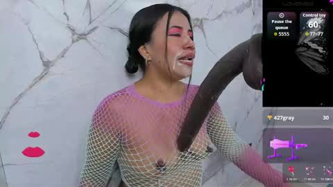 latina_candy01 online show from April 15, 2026, 8:09 pm