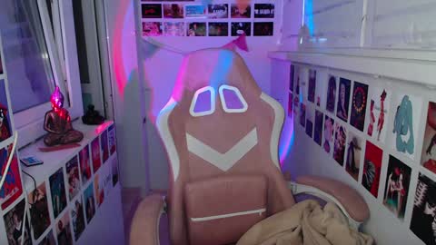 miiiiiiaaaa online show from December 6, 2024, 5:31 am