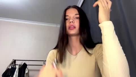 Sophie online show from June 17, 2026, 3:24 pm