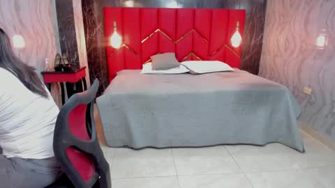 EMMA   online show from April 6, 2026, 2:51 pm