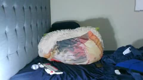 latinincognito online show from October 8, 2025, 7:06 am