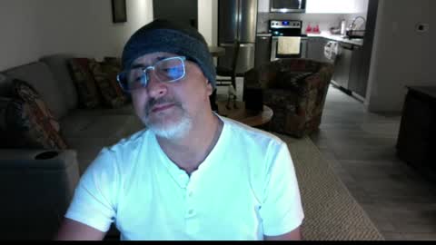 QS - INDEPENDENT MODEL online show from February 28, 2025, 6:10 am