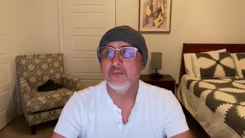 QS - INDEPENDENT MODEL online show from October 19, 2025, 3:18 am