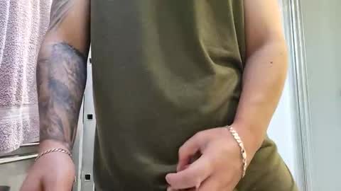 Snapshot of latino8484 chatting on October 1, 2025, 6:19 am latino8484 online show from October 1, 2025, 6:19 am