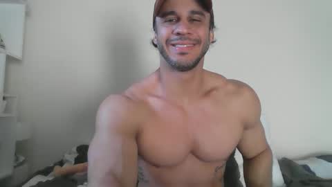 latino_rodri online show from May 12, 2026, 6:43 am