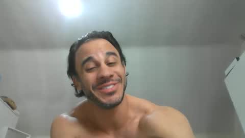 latino_rodri online show from May 15, 2026, 5:36 am