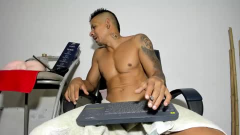 LatinShaman online show from April 15, 2026, 1:56 am