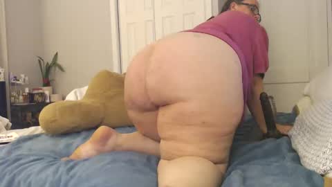 Snapshot of laulauma chatting on May 27, 2026, 1:57 am LauLauMa online show from May 27, 2026, 1:57 am