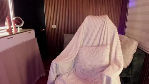 laura cruz online show from February 15, 2026, 4:31 am