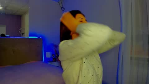 Laura online show from November 18, 2025, 6:18 am