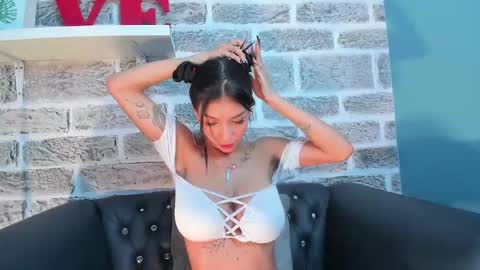 Laura online show from December 19, 2024, 4:02 pm