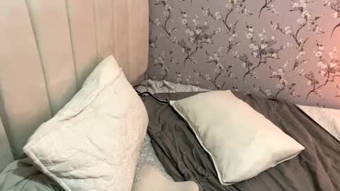 laura online show from February 12, 2025, 5:05 am