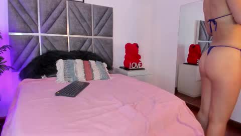 laura_dicardy online show from September 10, 2025, 7:47 pm