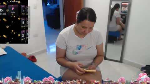 laura_foxx2379 online show from February 20, 2026, 5:02 pm