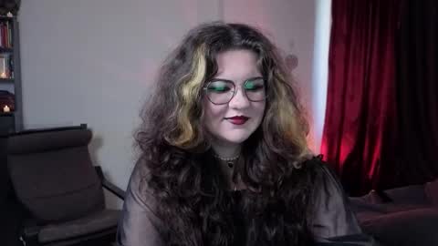 Snapshot of laura_karamazov chatting on September 27, 2025, 9:47 am Miss Laura online show from September 27, 2025, 9:47 am