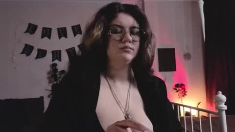 Snapshot of laura_karamazov chatting on February 18, 2026, 9:05 am Miss Laura online show from February 18, 2026, 9:05 am