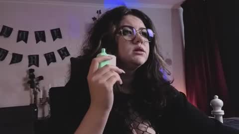 Snapshot of laura_karamazov chatting on February 19, 2026, 9:49 am Miss Laura online show from February 19, 2026, 9:49 am