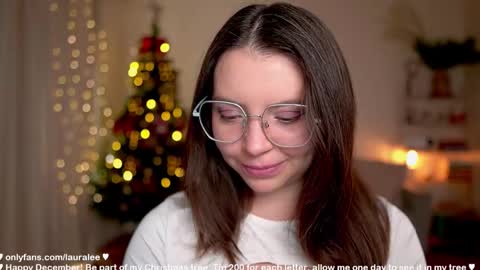 Laura Lee. online show from December 22, 2025, 1:46 am