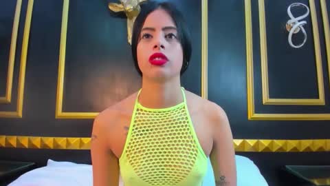 L A U R A online show from November 25, 2025, 12:05 pm