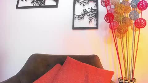 LAURA SOE online show from February 25, 2025, 5:47 pm