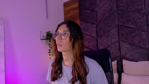 lauraagomezz__ online show from October 13, 2025, 1:49 am
